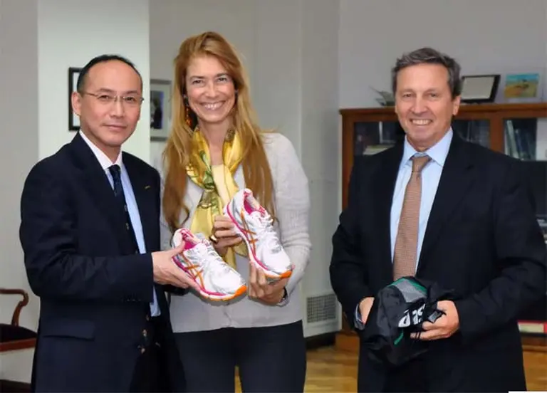 Una empresa japonesa producirá zapatillas en el paí­s para exportar a Brasil y EE.UU.