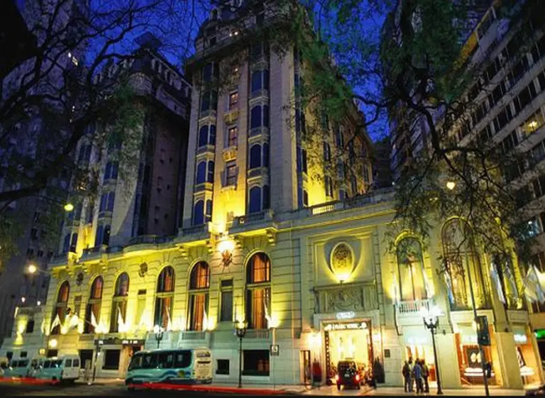 Dueños del Alvear compran el Hotel Plaza en $280 millones