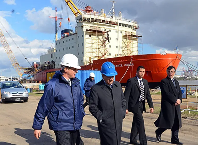 Rompehielos Irí­zar: ya se gastó el equivalente a cuatro barcos similares