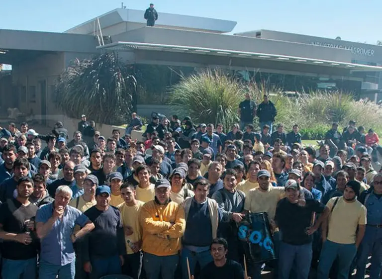 Sindicato de curtidores paraliza planta en Mercedes por despidos y reclamo salarial