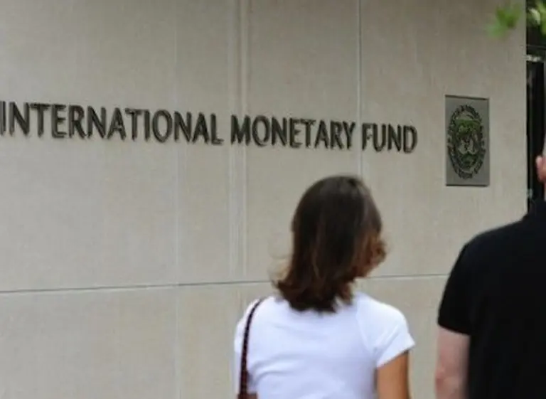 Según el FMI, retiró su apoyo a Argentina en juicio contra holdouts para "ser neutral"