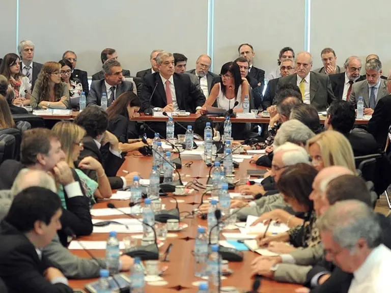 ¿Qué cambios tuvo que aceptar el Gobierno para no perder una votación clave?