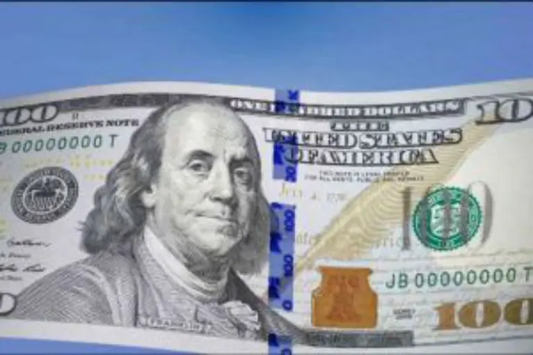 EE.UU. anunció que el nuevo billete de 100 dólares estará en la calle recién en octubre