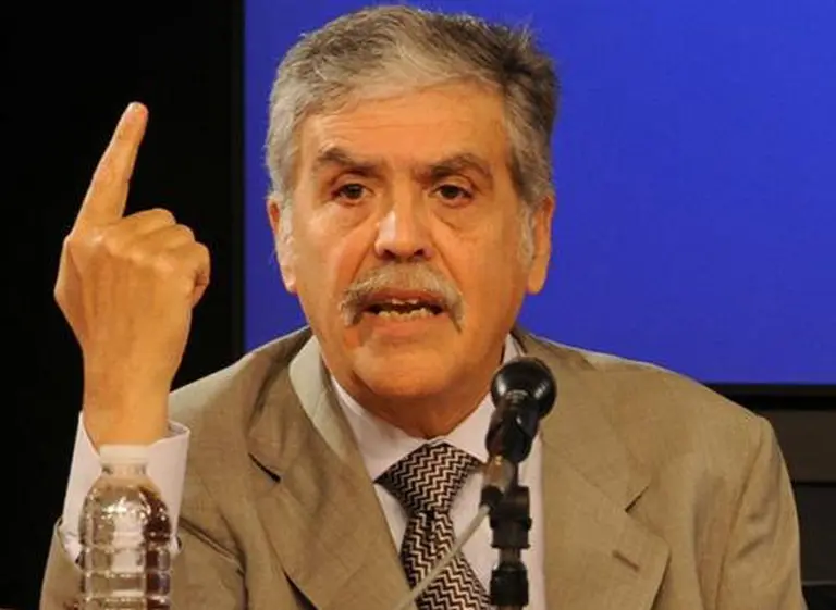 El gobierno nacional amenaza con estatizar el negocio de la telefoní­a celular