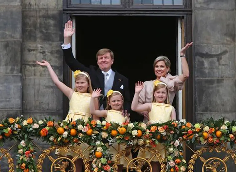 ¿Qué dijeron los nuevos reyes de Holanda en el balcón?