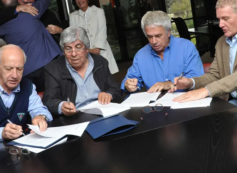 El puntapié inicial de Moyano: lanzará su partido en el Luna Park