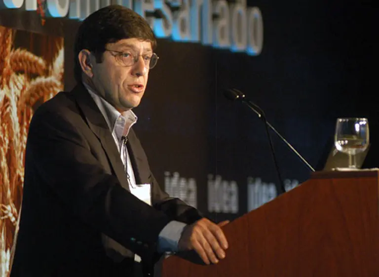 Para Miguel Kiguel el paí­s ya entró en recesión pero "se ve una luz al final del tunel"