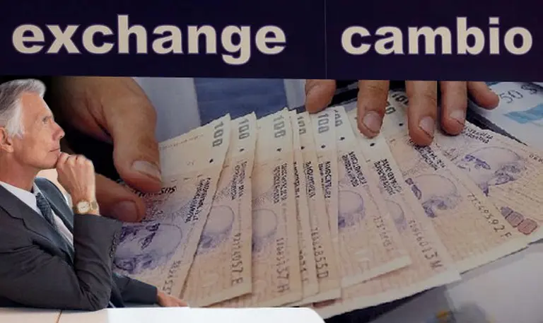 Paradoja del desdoblamiento cambiario: el peso vale menos en la propia Argentina que en los paí­ses vecinos