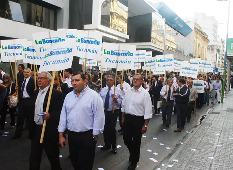 El gremio de los bancarios se suma al paro del transporte por Ganancias