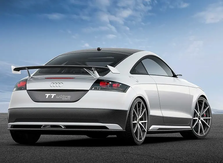 Audi aplica toda su ingenierí­a al TT y diseña una versión ultra liviana