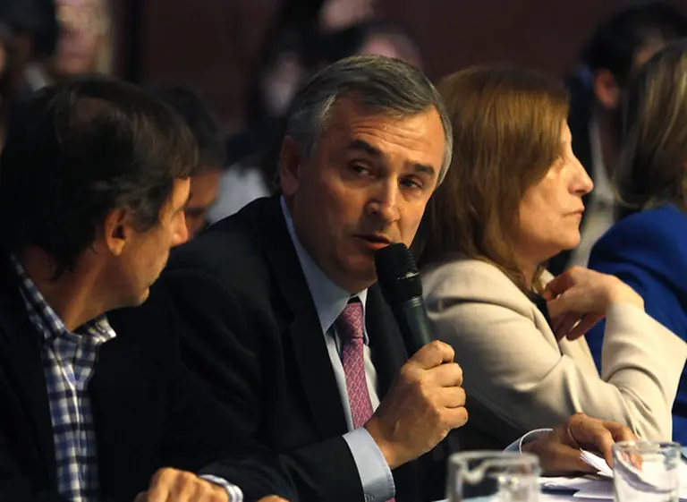 Las denuncias por corrupción y la inflación se colaron en el debate de comisión en el Senado