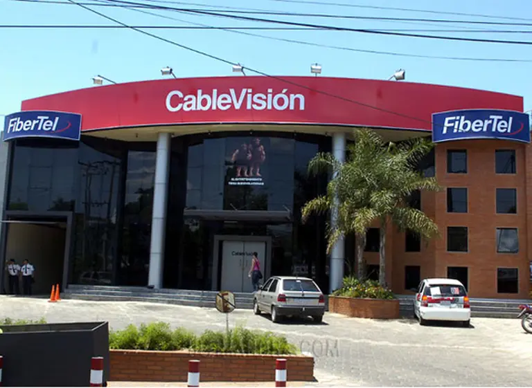 Cablevisión Holding debutó en la Bolsa con un alza del 21%