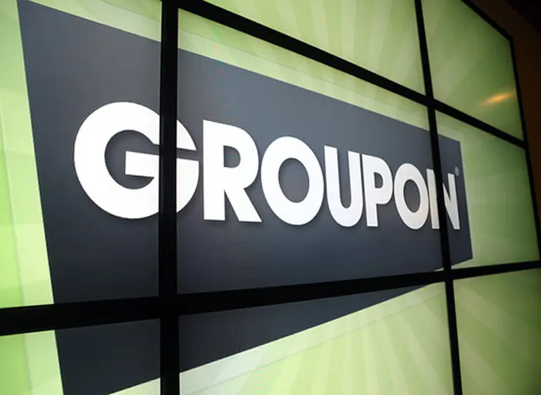 Afirman que el sitio de descuentos Groupon está buscando comprador