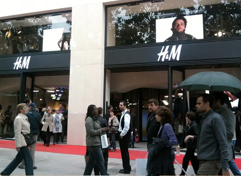 Por qué la gigante de la moda H&M entró en una crisis con final incierto