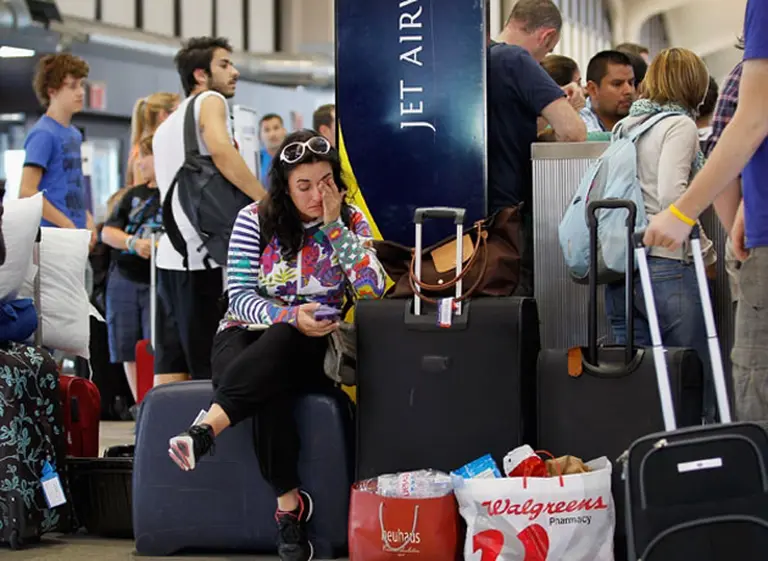 Qué derechos les asisten a los pasajeros por vuelos cancelados por las aerolí­neas