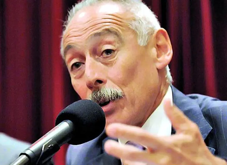 Blanqueo de capitales: ordenan a los bancos no reportar sospechas de lavado de dinero