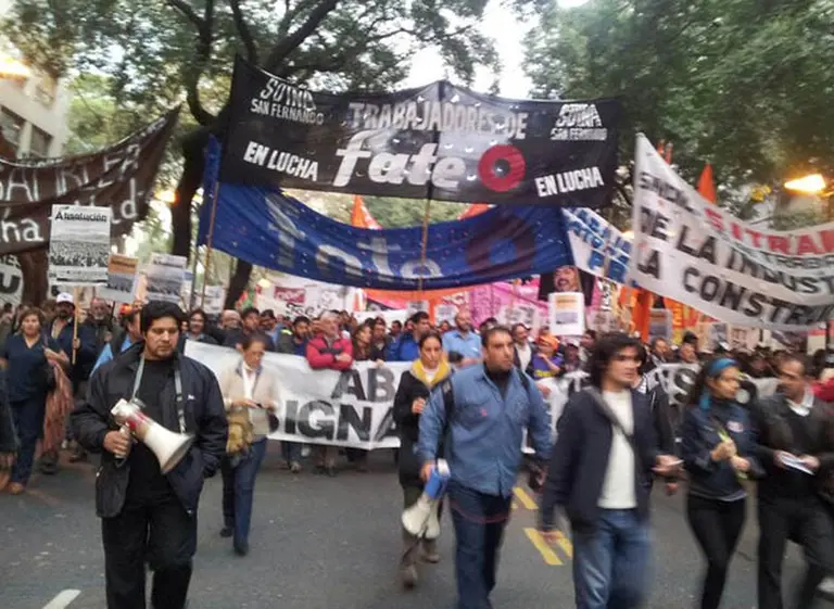 Comisiones internas protestaron por el Impuesto a las Ganancias frente al Ministerio de Trabajo