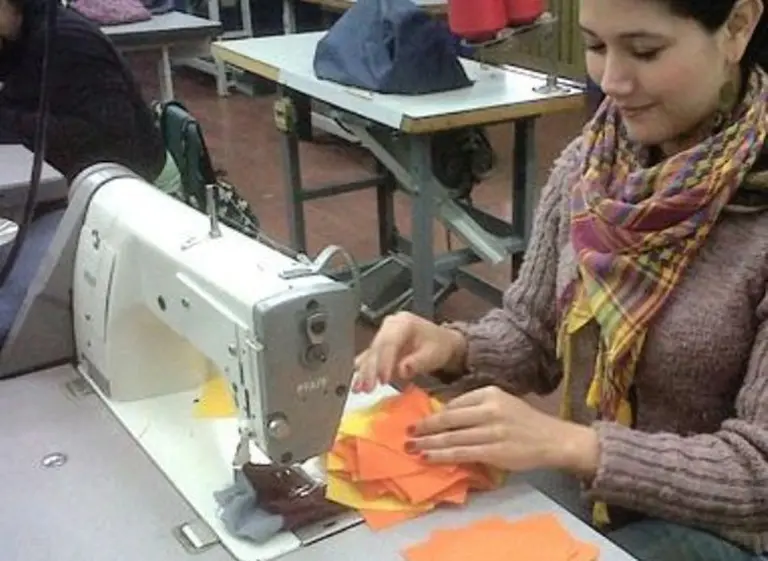 Fabricar una remera cuesta el 20% de lo que se paga por ella