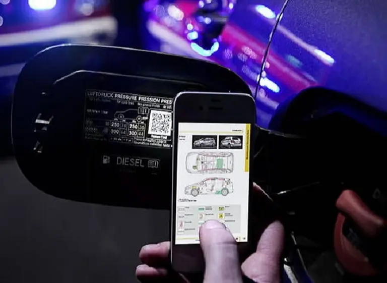 Mercedes Benz añadirá códigos QR en sus modelos como ayuda en caso de accidente