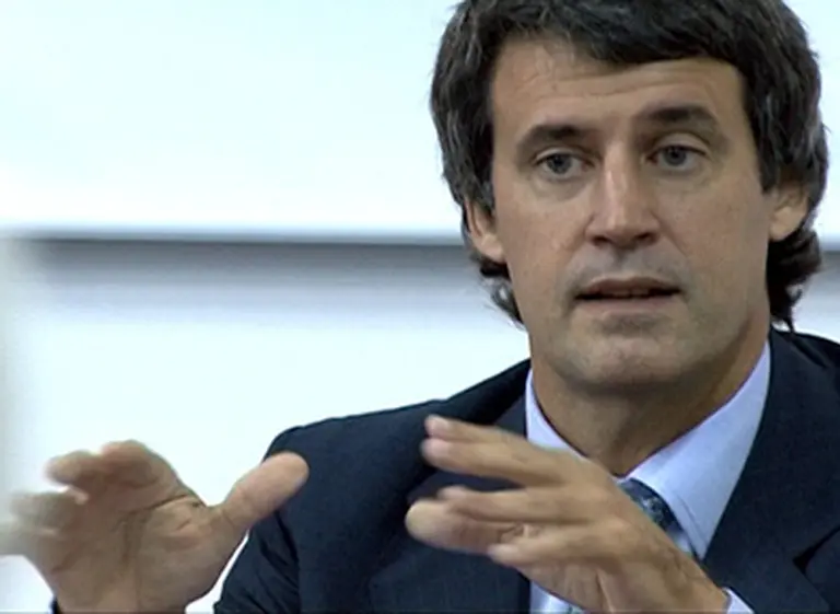 Prat Gay advirtió que "va a quedar una herencia económica muy compleja en el 2015"