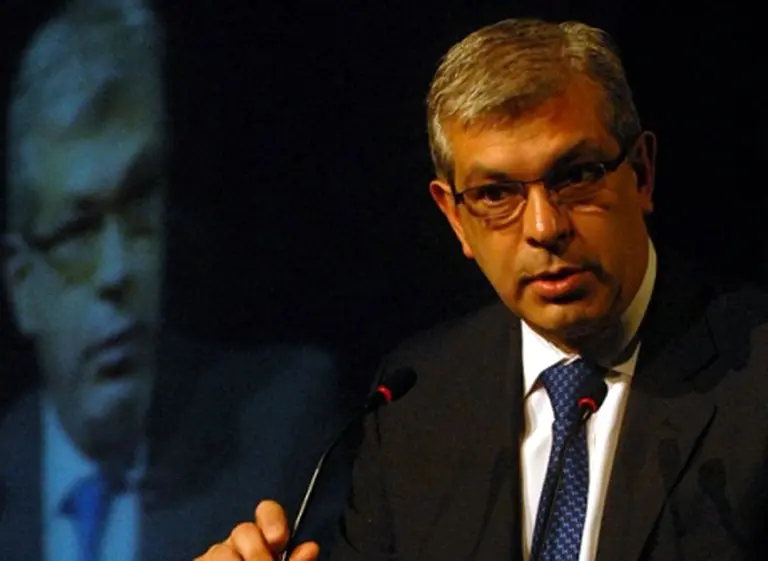 Domí­nguez cruzó a Barrionuevo: "Quiere llevarnos al pasado que tanta angustia causó"