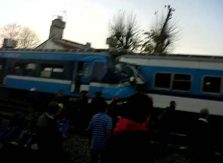 Choque en Castelar: Twitter reflejó las primeras imágenes y testimonios