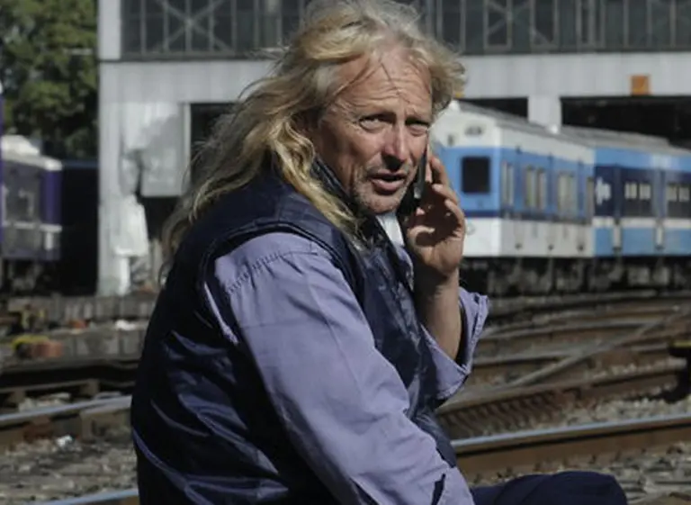 El lí­der del gremio ferroviario del Sarmiento mostró su recibo para desmentir que gana $20.000 al mes