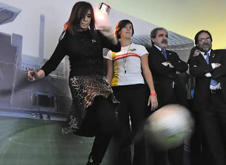 La presidenta Cristina Kirchner tendrá su estadio de fútbol, pero en la B