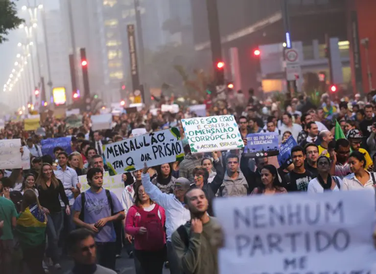¿Por qué han irrumpido de tal forma las manifestaciones populares en Brasil?