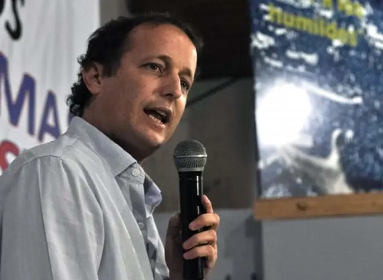 Martí­n Insaurralde: "Si algún intendente les dice que las obras las hizo solo, les miente"