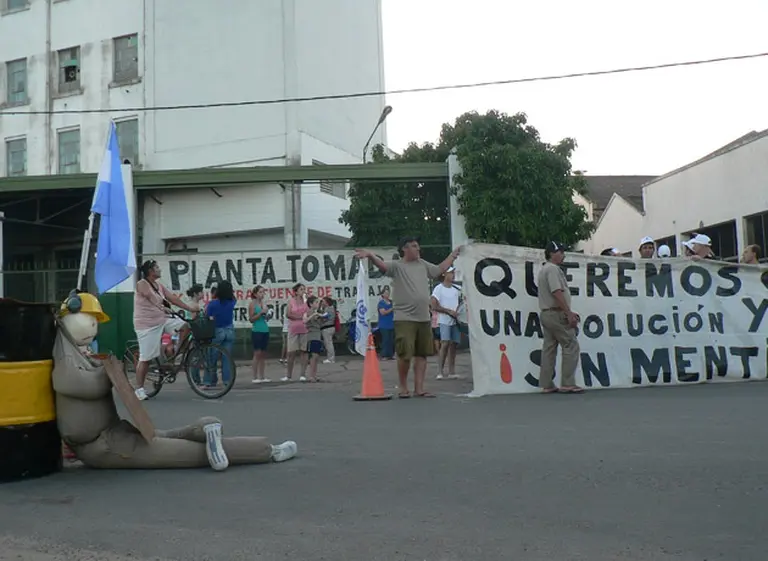Para evitar despidos, empleados ocupan la planta del molino Lagomarsino