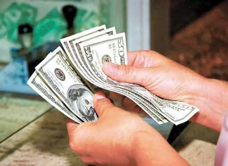 Siria sigue la "receta argentina" y decide aplicar un cepo al dólar