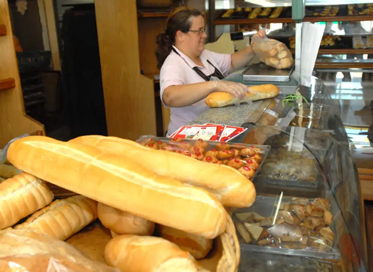 La harina supera el precio internacional y el kilo de pan podrí­a llegar a $90