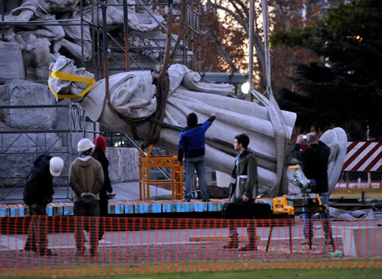 La remoción de la estatua de Colón ya le costó al gobierno nacional u$s85.000