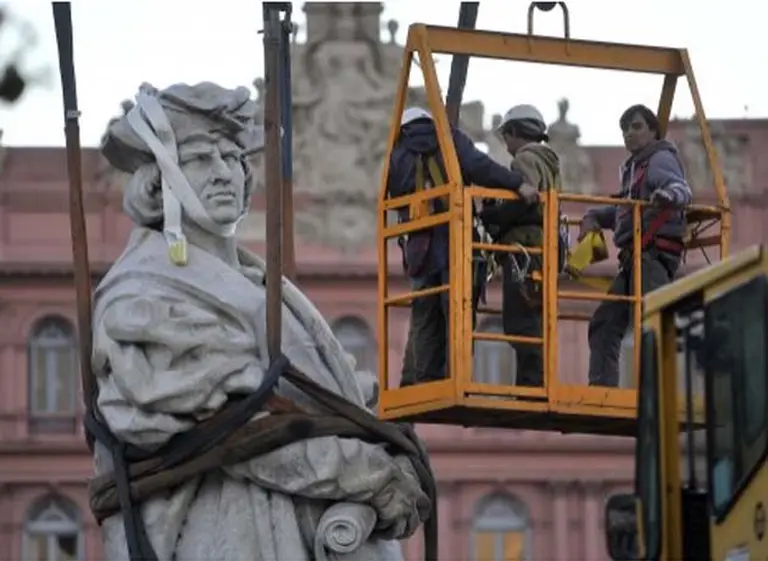 La estatua de Colón que enfrentó a la Nación y a la Ciudad no podrá ser trasladada