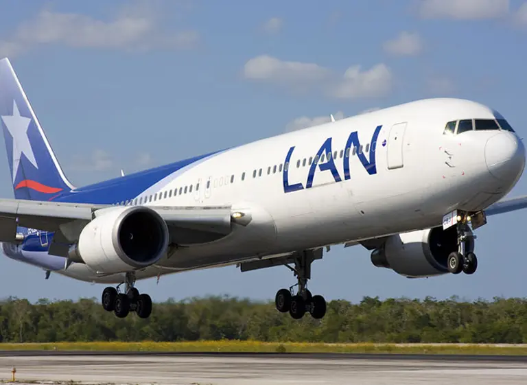 Pilotos de LAN amenazan con paro la semana próxima si no llegan a acuerdo salarial
