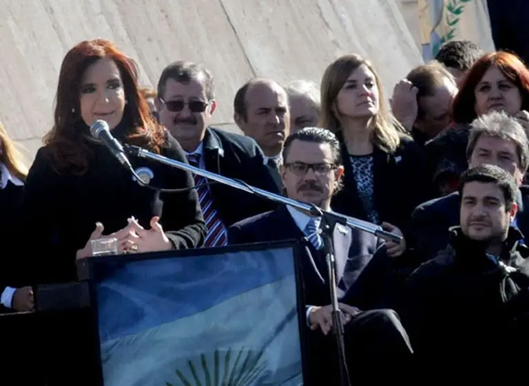 La Presidenta pidió "superar la brecha" entre el pueblo y las Fuerzas Armadas