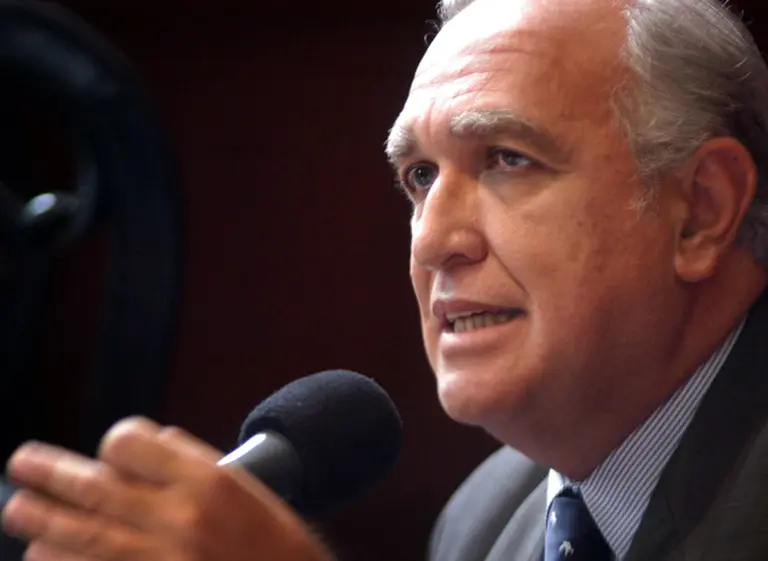 Gil Lavedra anticipó que la Justicia podrí­a "anular" el acuerdo entre YPF y Chevron