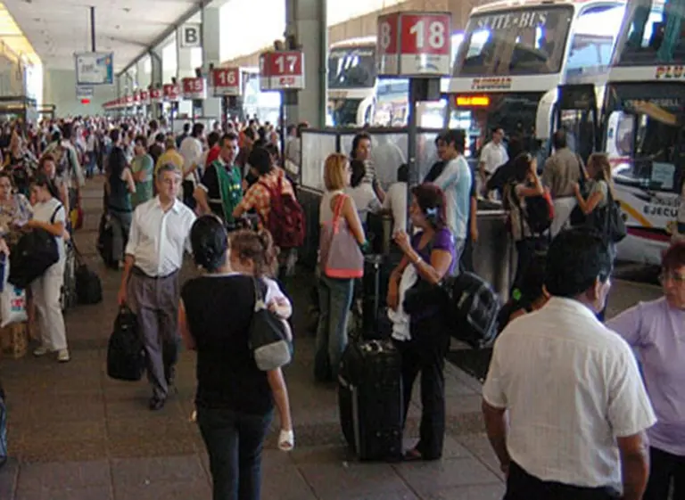 Atención turistas: será obligatorio llevar DNI para viajar en micro