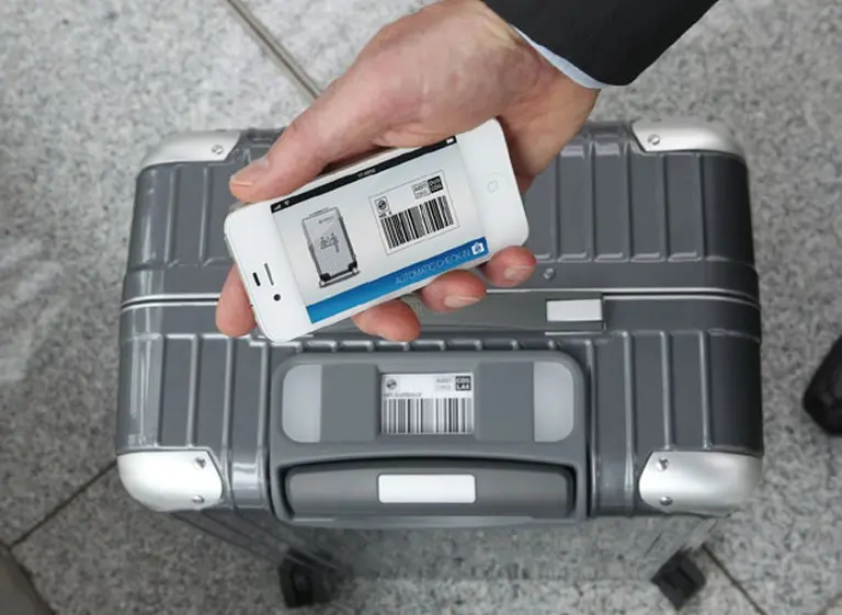 Conozca la valija "inteligente" que no se pierde ni se deja manosear