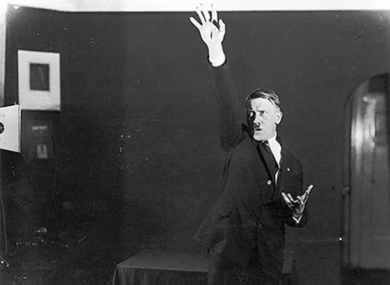 Publican las fotos de Hitler "como bufón", que el Fí¼hrer habí­a mandado destruir