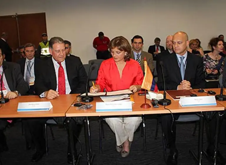 La Universidad Siglo 21 brindará especializaciones y posgrados de la OEA