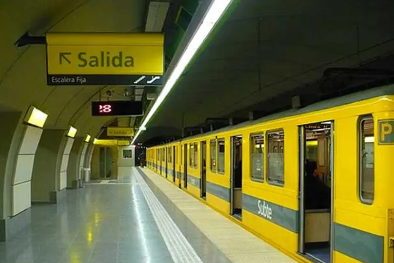 Reabre la lí­nea H de subte con la flota renovada