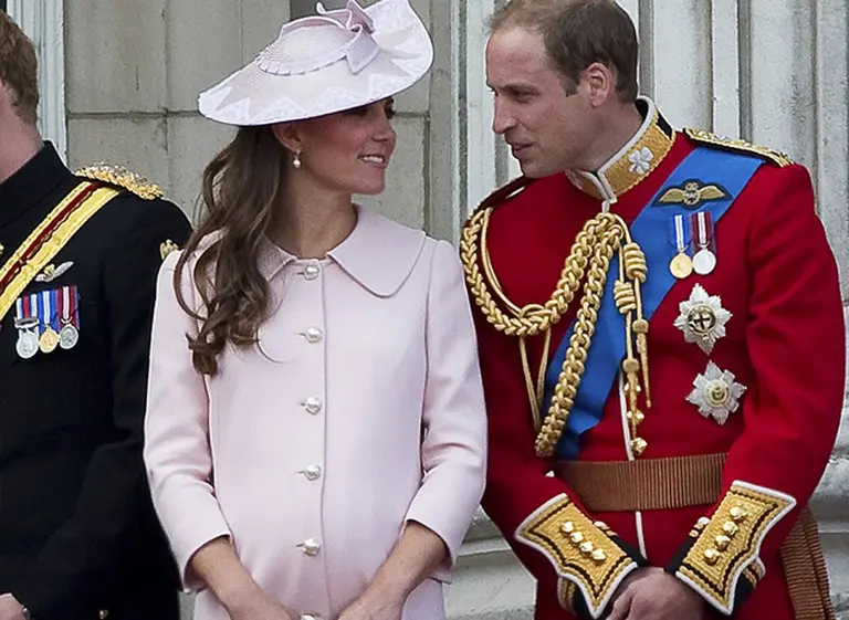 La realeza británica sumó un nuevo heredero: nació el hijo de Kate Middleton y el prí­ncipe William