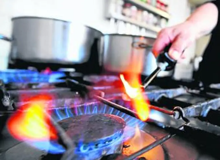 La producción de gas se estancó y las importaciones se dispararon en enero