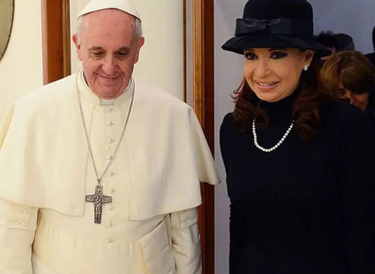 En plena campaña, Cristina Kirchner viaja a Brasil para mostrarse junto al Papa