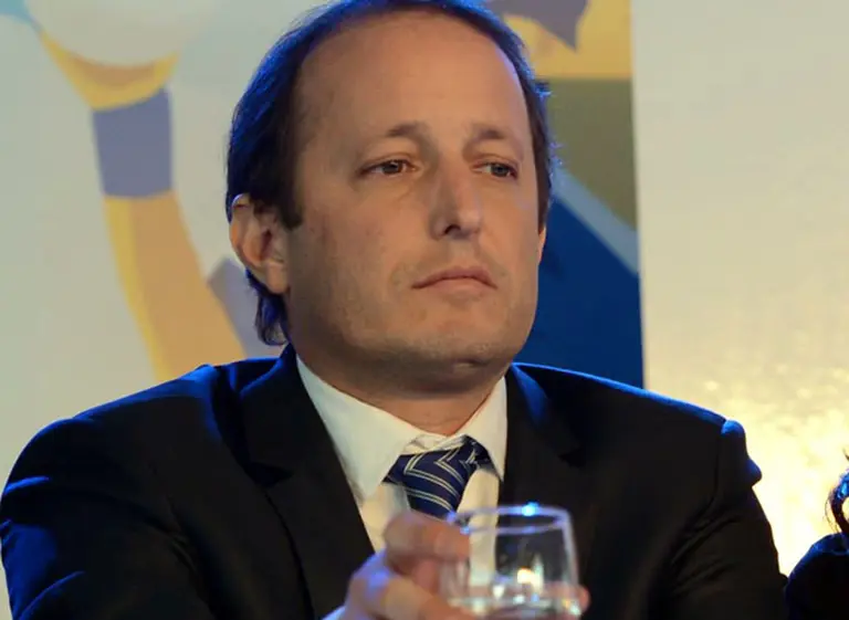 Insaurralde confirmó que ocupará su banca y acusó a Massa de ser un "no asumidor serial"