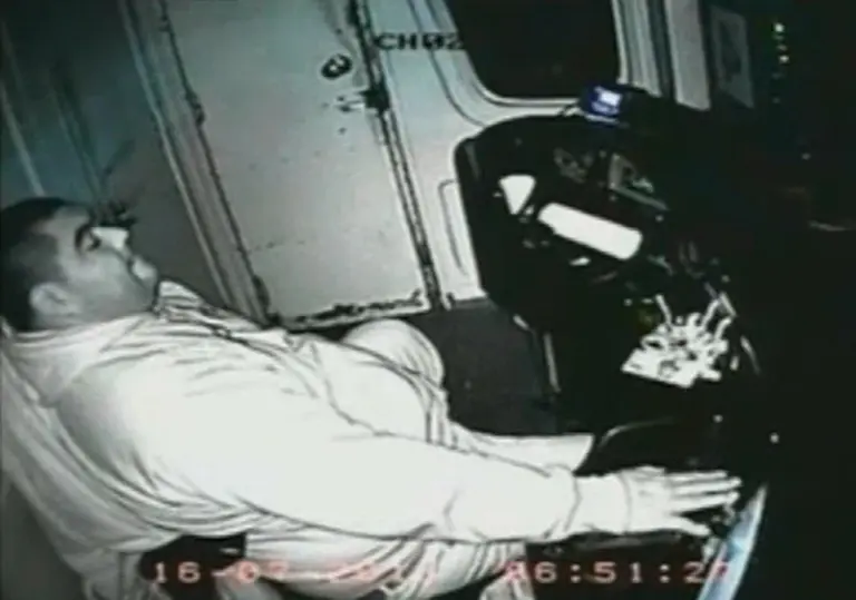 El Gobierno difundió videos de un motorman que dormí­a en funciones