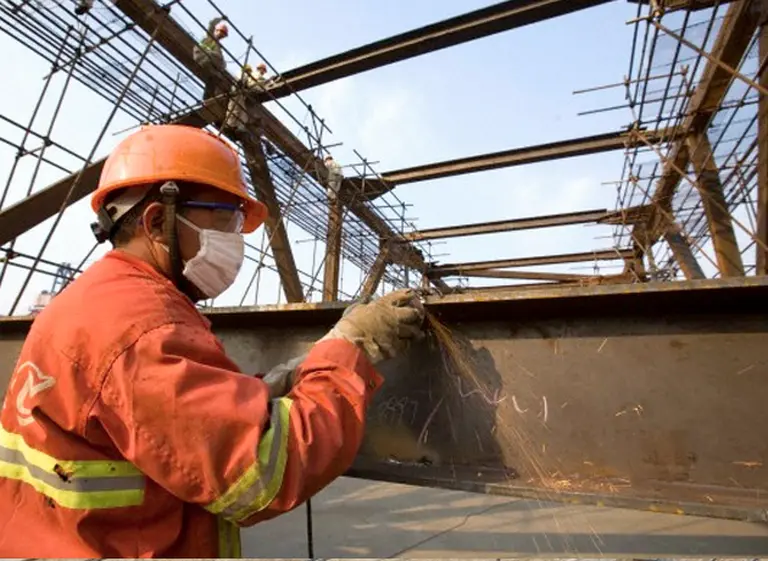 Se agudiza la escasez de cemento en la Argentina y lo importan desde Chile