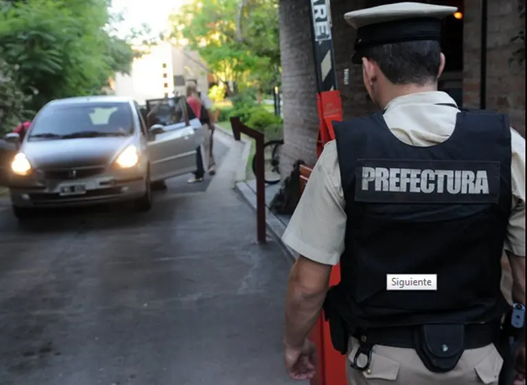 Investigan a un prefecto en actividad por robar armado la casa de Sergio Massa